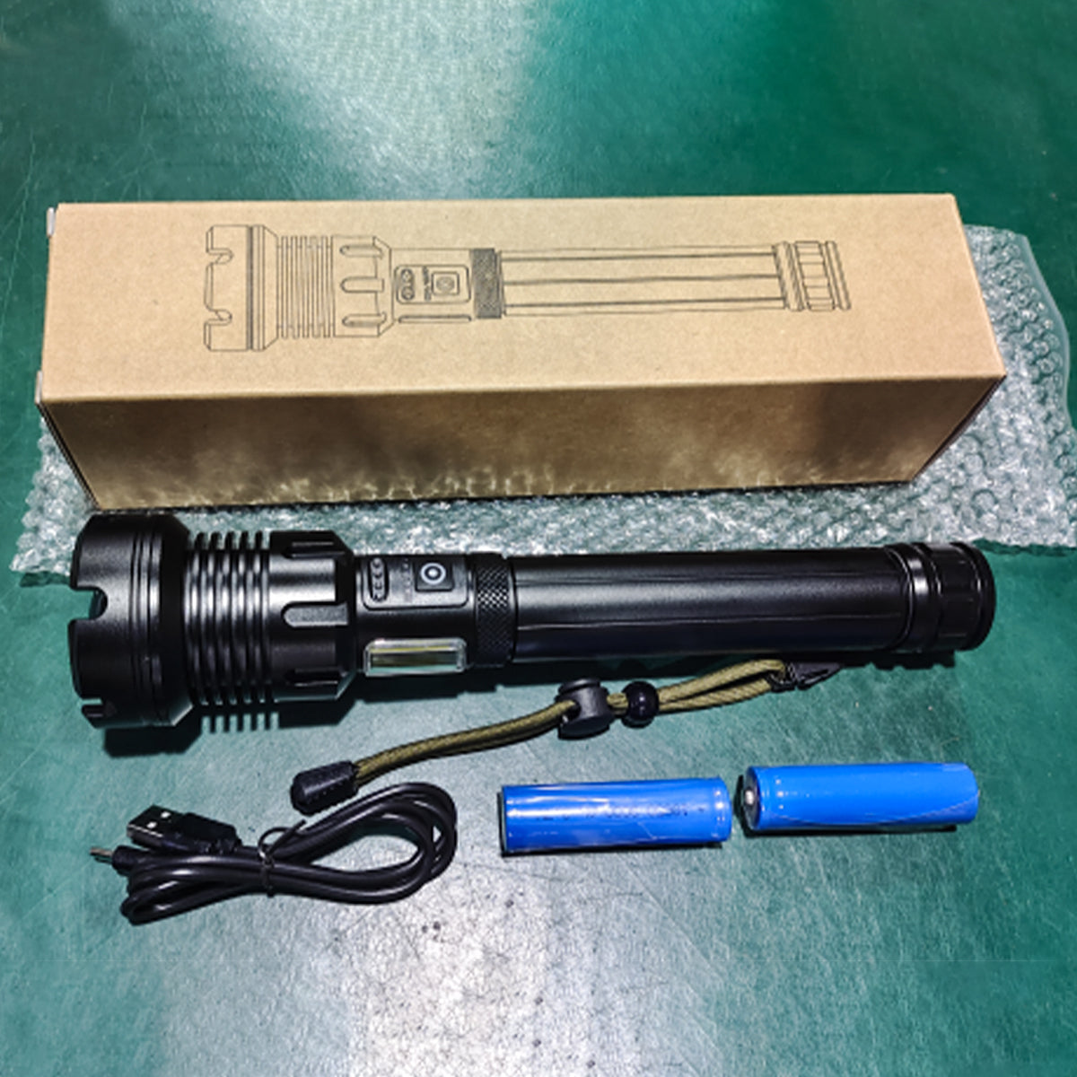 Torcia laser tattica ricaricabile a LED 16000 lumen ad alta intensità