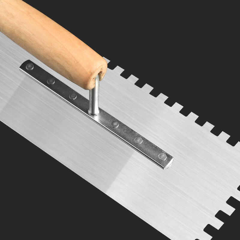 Utensile per piastrelle cazzuola dentata