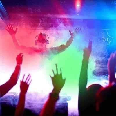 💨 ORA 50% DI SCONTO! ⚡ Macchina per nebbia a ultrasuoni con 12 LED – Produce nebbia fresca e luci colorate – Ideale per umidificatori, fontane o decorazioni di Halloween – Funziona silenziosamente sott'acqua 💧✨