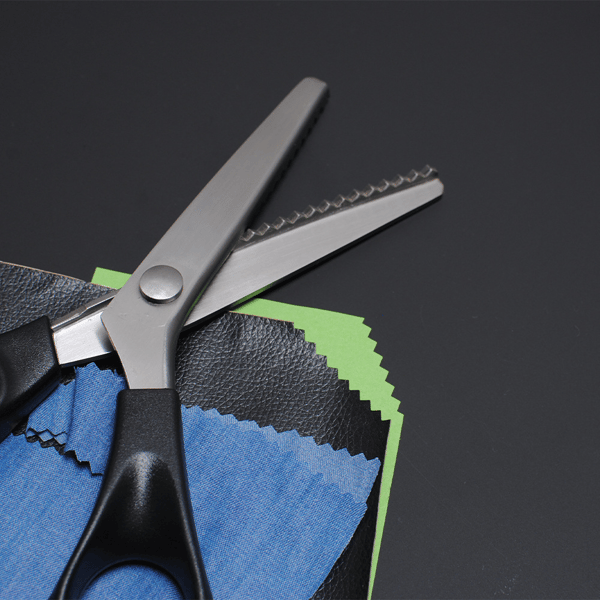 ✂️ Risparmi il 50%! 🧵 Forbici da cucito seghettate – Super affilate, tagli a zigzag e impugnatura confortevole ✨