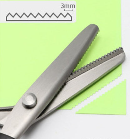 ✂️ Risparmi il 50%! 🧵 Forbici da cucito seghettate – Super affilate, tagli a zigzag e impugnatura confortevole ✨