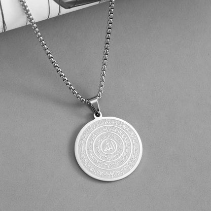 ⏳SCONTO DEL 50% PER TEMPO LIMITATO! 📿Collana con ciondolo in acciaio inossidabile con calligrafia araba – Incisione sacra "Allah", resistente alla ruggine e design senza tempo – Disponibile in oro e argento ✨
