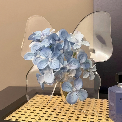 🦋 Vaso a Farfalla Trasparente – plastica cristallina con base stabile. Ideale per fiori, decorazioni da tavolo e regali! ✨💐